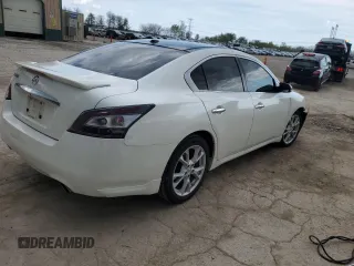 2014 Nissan Maxima SV z VIN 1N4AA5AP0EC439334, wystawiony jako Copart lot #54109875 z przebiegiem 131 592 mil mil oraz Szkoda całkowita • Salvage title. Historia ofert i sprzedaży dostępna na DreamBid. Obrazek 3.