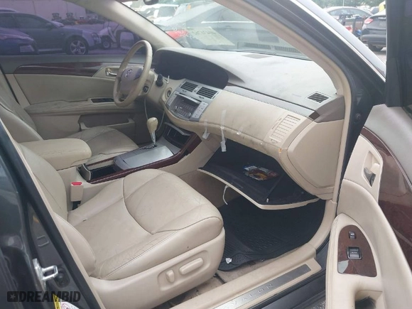2009 Toyota Avalon XL with VIN 4T1BK36BX9U326676, listed as a IAAI auction lot 40436762 with 137,905 mi miles. Bid and sale history available at carsss.com. Image 5.