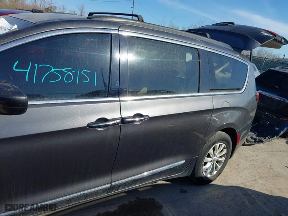 2017 Chrysler Pacifica Touring-L with VIN 2C4RC1BG9HR590876, listed as a IAAI auction lot 41758151 with NaN miles. Bid and sale history available at carsss.com. Image 15.