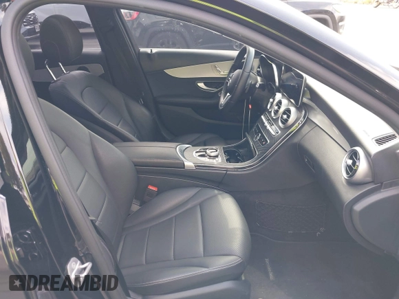 2020 Mercedes-Benz C 300 z VIN W1KWF8DB5LR592259, wystawiony jako IAAI lot #42320848 z przebiegiem 63 795 mil mil oraz . Historia ofert i sprzedaży dostępna na DreamBid. Obrazek 5.