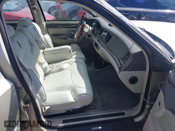 1997 Lincoln Town Car Executive z VIN 1LNLM81W6VY743706, wystawiony jako IAAI lot #41994092 z przebiegiem 265 604 mil mil oraz . Historia ofert i sprzedaży dostępna na DreamBid. Obrazek 5.