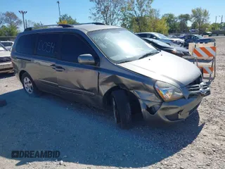 2010 Kia Sedona LX with VIN KNDMG4C34A6357531, listed as a IAAI auction lot 40493225 with 174,529 mi miles. Bid and sale history available at carsss.com. Image 1.