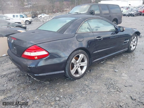 2009 Mercedes-Benz SL-Class V8 with VIN WDBSK71F29F143653, listed as a IAAI auction lot 41310556 with 115,377 mi miles. Bid and sale history available at carsss.com. Image 4.