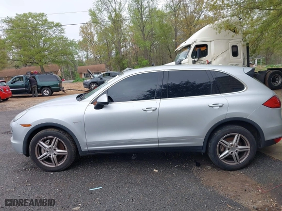 2012 Porsche Cayenne S Hybrid with VIN WP1AE2A2XCLA90082, listed as a IAAI auction lot 41960714 with 139,081 mi miles. Bid and sale history available at carsss.com. Image 15.