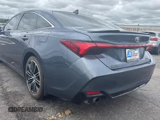 2019 Toyota Avalon XLE with VIN 4T1BZ1FB7KU030486, listed as a Copart auction lot 55491685 with 114,195 mi miles and Clean Title. Bid and sale history available at carsss.com. Image 3.