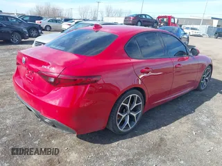 2019 Alfa Romeo Giulia z VIN ZARFAMAN7K7599097, wystawiony jako IAAI lot #41836010 z przebiegiem 32 011 mil mil oraz . Historia ofert i sprzedaży dostępna na DreamBid. Obrazek 4.