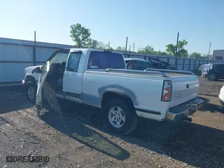 1997 Chevrolet C/K 1500 with VIN 1GCEK19R2VE139547, listed as a IAAI auction lot 42061013 with 404,490 mi miles. Bid and sale history available at carsss.com. Image 3.