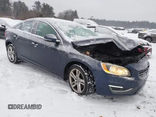 2015 Volvo S60 T5 Drive-E Premier z VIN YV126MFB0F2316335, wystawiony jako IAAI lot #41176907 z przebiegiem 168 961 mil mil oraz . Historia ofert i sprzedaży dostępna na DreamBid. Obrazek 1.