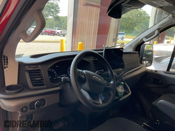 2023 Ford Transit Cargo z VIN 1FTYE1Y86PKB55395, wystawiony jako IAAI lot #42860285 z przebiegiem 306 mil mil oraz . Historia ofert i sprzedaży dostępna na DreamBid. Obrazek 12.