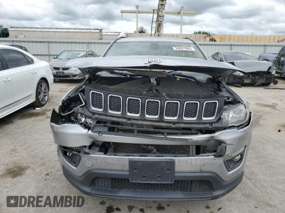2019 Jeep Compass Latitude z VIN 3C4NJCBB5KT833253, wystawiony jako Copart lot #55097005 z przebiegiem 42 813 mil mil oraz Szkoda całkowita • Salvage title. Historia ofert i sprzedaży dostępna na DreamBid. Obrazek 5.
