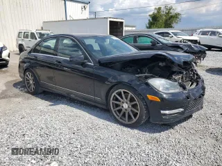 2013 Mercedes-Benz C 300 Sport z VIN WDDGF8AB1DR244937, wystawiony jako Copart lot #62313075 z przebiegiem 118 795 mil mil oraz Szkoda całkowita • Salvage title. Historia ofert i sprzedaży dostępna na DreamBid. Obrazek 4.