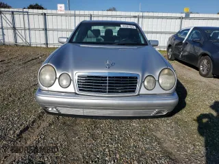 1998 Mercedes-Benz E 320 with VIN WDBJF25F7WA598665, listed as a Copart auction lot 83581624 with 131,537 mi miles and Clean Title. Bid and sale history available at DreamBid. Image 5.