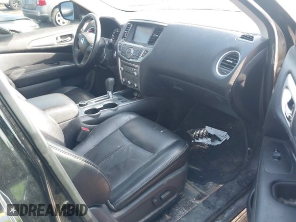 2019 Nissan Pathfinder S z VIN 5N1DR2MMXKC625986, wystawiony jako IAAI lot #41265272 z przebiegiem 124 351 mil mil oraz . Historia ofert i sprzedaży dostępna na DreamBid. Obrazek 5.