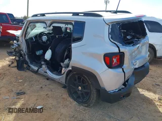 2021 Jeep Renegade Latitude with VIN ZACNJCBB6MPM80996, listed as a IAAI auction lot 41676526 with Not Provided miles. Bid and sale history available at carsss.com. Image 3.