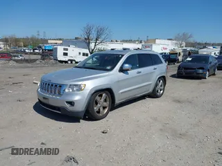 2011 Jeep Grand Cherokee Overland z VIN 1J4RR6GT6BC568491, wystawiony jako IAAI lot #42035464 z przebiegiem 147 389 mil mil oraz . Historia ofert i sprzedaży dostępna na DreamBid. Obrazek 17.