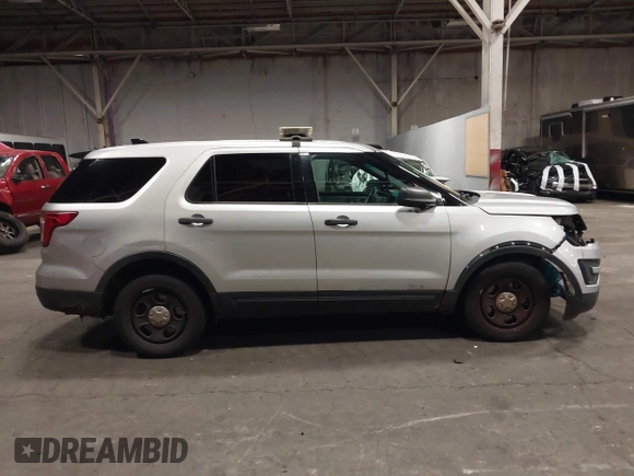 2016 Ford Police Interceptor Utility z VIN 1FM5K8AR2GGC06039, wystawiony jako IAAI lot #41640964 z przebiegiem 85 915 mil mil oraz . Historia ofert i sprzedaży dostępna na DreamBid. Obrazek 13.