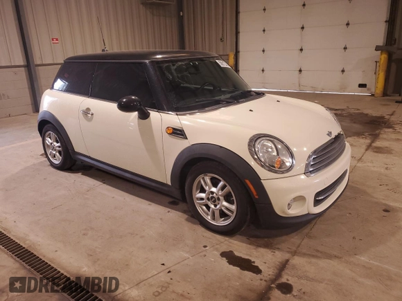 2013 MINI Hardtop z VIN WMWSU3C57DT688747, wystawiony jako Copart lot #56912395 z przebiegiem 110 149 mil mil oraz Szkoda całkowita • Salvage title. Historia ofert i sprzedaży dostępna na DreamBid. Obrazek 4.