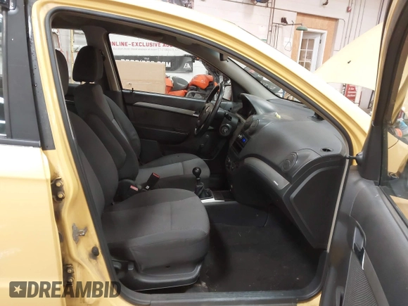2010 Chevrolet Aveo 1LT z VIN KL1TD5DE2AB101431, wystawiony jako IAAI lot #41138812 z przebiegiem 131 346 mil mil oraz . Historia ofert i sprzedaży dostępna na DreamBid. Obrazek 5.