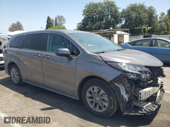 2022 Toyota Sienna LE z VIN 5TDKRKECXNS076178, wystawiony jako Copart lot #57437765 z przebiegiem 42 497 mil mil oraz Szkoda całkowita • Salvage title. Historia ofert i sprzedaży dostępna na DreamBid. Obrazek 4.