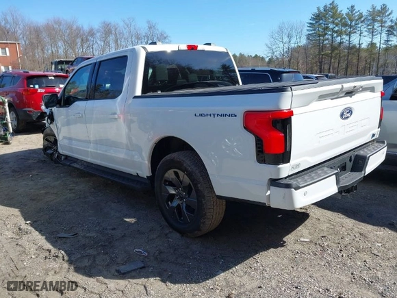 2024 Ford F-150 Lightning Flash with VIN 1FT6W3L75RWG25846, listed as a IAAI auction lot 41773513 with 135 mi miles. Bid and sale history available at carsss.com. Image 3.
