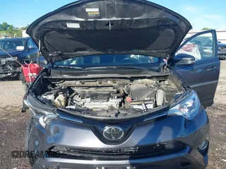 2018 Toyota RAV4 XLE z VIN JTMWFREV1JJ197662, wystawiony jako IAAI lot #42167382 z przebiegiem 64 826 mil mil oraz . Historia ofert i sprzedaży dostępna na DreamBid. Obrazek 10.