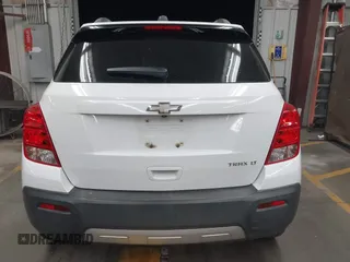 2016 Chevrolet Trax LT z VIN 3GNCJLSB8GL152879, wystawiony jako IAAI lot #42111415 z przebiegiem 85 445 mil mil oraz . Historia ofert i sprzedaży dostępna na DreamBid. Obrazek 16.
