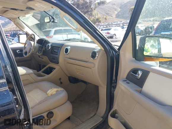 2006 Ford Expedition Eddie Bauer with VIN 1FMPU17566LA82636, listed as a IAAI auction lot 41701275 with 115,076 mi miles. Bid and sale history available at carsss.com. Image 5.