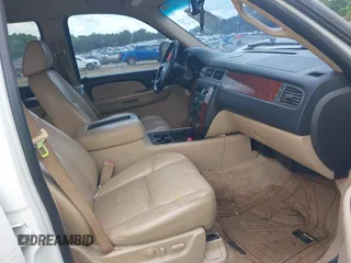 2007 Chevrolet Tahoe LS z VIN 1GNFC13J57R313666, wystawiony jako IAAI lot #42511253 z przebiegiem 374 689 mil mil oraz . Historia ofert i sprzedaży dostępna na DreamBid. Obrazek 5.
