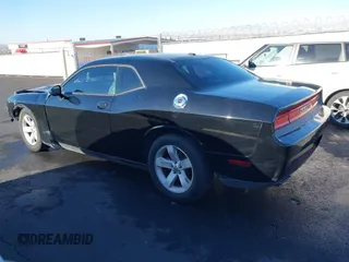 2012 Dodge Challenger SXT Plus z VIN 2C3CDYAG6CH125164, wystawiony jako IAAI lot #41754809 z przebiegiem 95 882 mil mil oraz . Historia ofert i sprzedaży dostępna na DreamBid. Obrazek 3.