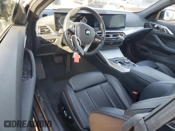 2024 BMW 4 Series 430i z VIN WBA23AT02RCR74086, wystawiony jako Copart lot #45693975 z przebiegiem 17 281 mil mil oraz Tytuł czysty. Historia ofert i sprzedaży dostępna na DreamBid. Obrazek 8.