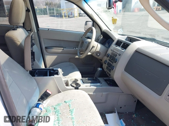 2011 Ford Escape XLT with VIN 1FMCU9DG2BKB88326, listed as a IAAI auction lot 41848202 with 173,464 mi miles and . Bid and sale history available at DreamBid. Image 5.