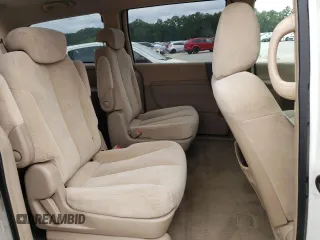 2006 Kia Sedona LX with VIN KNDMB233466022537, listed as a Copart auction lot 71130354 with 215,997 mi miles and Salvage Title. Bid and sale history available at carsss.com. Image 11.