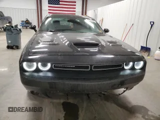 2015 Dodge Challenger SXT Plus z VIN 2C3CDZBG1FH913861, wystawiony jako Copart lot #52806785 z przebiegiem 61 254 mil mil oraz Szkoda całkowita • Salvage title. Historia ofert i sprzedaży dostępna na DreamBid. Obrazek 5.