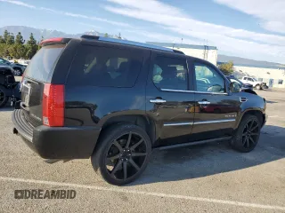 2008 Cadillac Escalade z VIN 1GYFK63858R183602, wystawiony jako Copart lot #45517605 z przebiegiem 131 197 mil mil oraz Szkody całkowita. Historia ofert i sprzedaży dostępna na DreamBid. Obrazek 3.