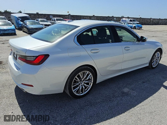 2024 BMW 3 Series 330i z VIN 3MW69FF00R8E77716, wystawiony jako Copart lot #56604565 z przebiegiem 21 632 mil mil oraz Czysty tytuł • Clean title. Historia ofert i sprzedaży dostępna na DreamBid. Obrazek 3.