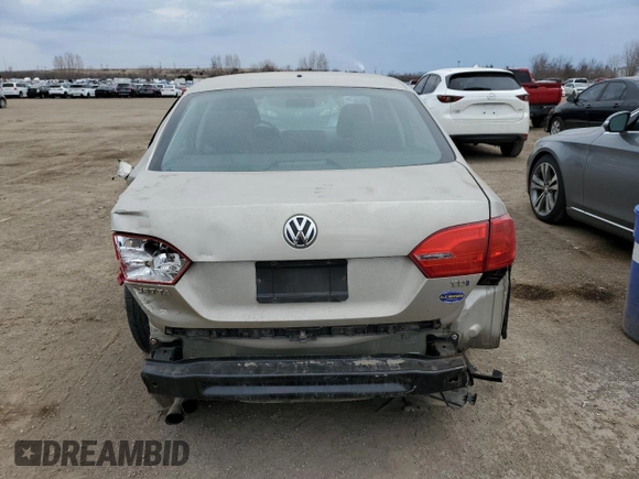 2013 Volkswagen Jetta Comfortline с VIN 3VWDL7AJ0DM247575, выставлен на аукционе Copart как лот 53722715 с пробегом 256 015 миль миль и Списание • Salvage title. История ставок и продаж доступна на DreamBid. Изображение 6.