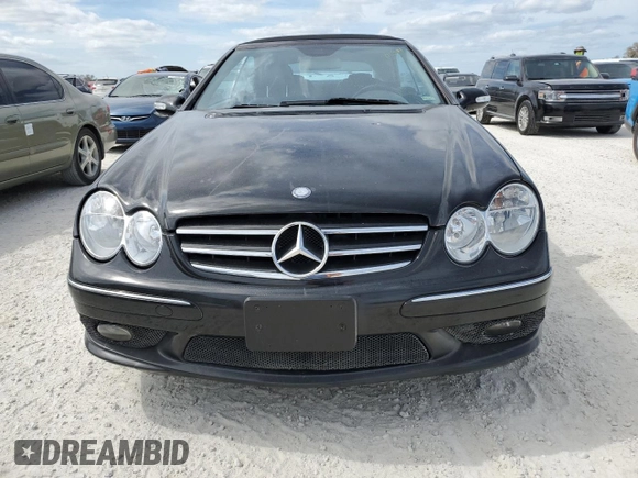 2004 Mercedes-Benz CLK 500 z VIN WDBTK75G04T005692, wystawiony jako Copart lot #77038514 z przebiegiem 125 997 mil mil oraz Szkoda całkowita • Salvage title. Historia ofert i sprzedaży dostępna na DreamBid. Obrazek 5.
