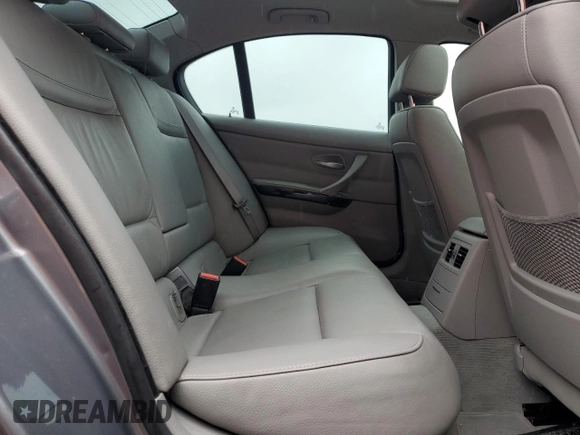 2009 BMW 3 Series 328i xDrive z VIN WBAPK73519A451824, wystawiony jako Copart lot #56158885 z przebiegiem 241 849 mil mil oraz Czysty tytuł • Clean title. Historia ofert i sprzedaży dostępna na DreamBid. Obrazek 10.