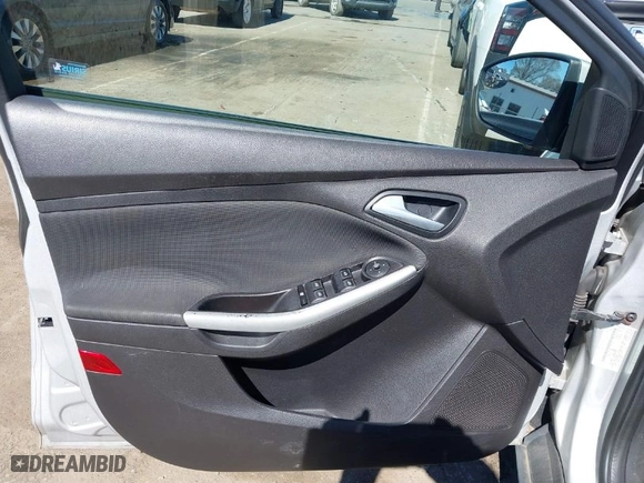 2013 Ford Focus SE with VIN 1FADP3F27DL205106, listed as a IAAI auction lot 41822373 with 187,439 mi miles. Bid and sale history available at carsss.com. Image 12.