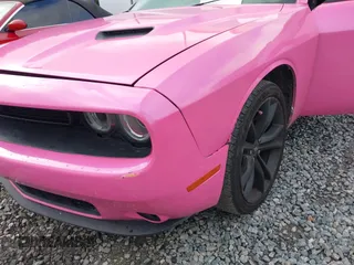 2018 Dodge Challenger SXT z VIN 2C3CDZAG8JH310769, wystawiony jako IAAI lot #42398650 z przebiegiem 136 012 mil mil oraz . Historia ofert i sprzedaży dostępna na DreamBid. Obrazek 6.