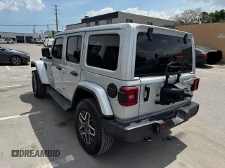 2024 Jeep Wrangler Sahara z VIN 1C4PJXEN6RW171855, wystawiony jako Copart lot #58272205 z przebiegiem 15 589 mil mil oraz Czysty tytuł • Clean title. Historia ofert i sprzedaży dostępna na DreamBid. Obrazek 3.