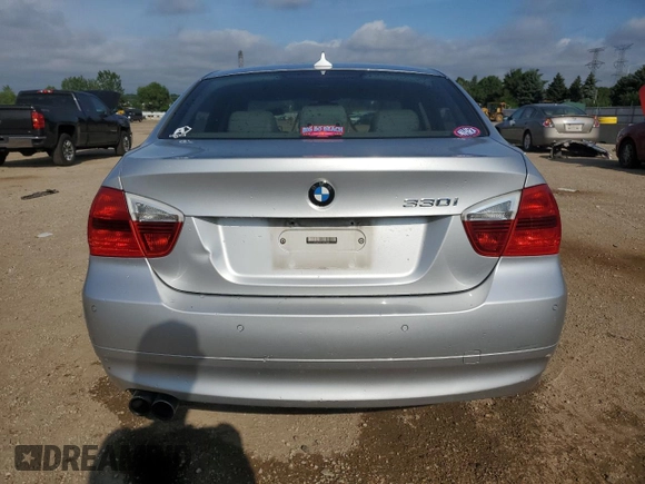 2006 BMW 3 Series 330i with VIN WBAVB33516KS36286, listed as a Copart auction lot 62556015 with 221,032 mi miles and Salvage title. Bid and sale history available at DreamBid. Image 6.