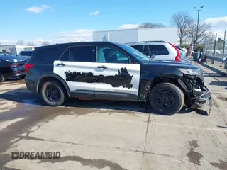 2020 Ford Police Interceptor Utility z VIN 1FM5K8AB7LGC00931, wystawiony jako IAAI lot #41598554 z przebiegiem 92 886 mil mil oraz . Historia ofert i sprzedaży dostępna na DreamBid. Obrazek 13.