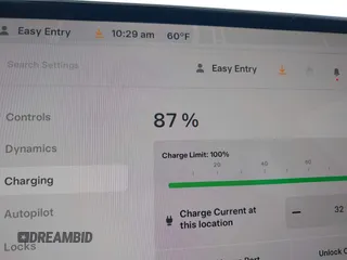 2024 Tesla Model 3 z VIN 5YJ3E1EA2RF784394, wystawiony jako IAAI lot #42034036 z przebiegiem 14 594 mil mil oraz . Historia ofert i sprzedaży dostępna na DreamBid. Obrazek 17.