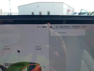 2020 Tesla Model Y Long Range z VIN 5YJYGDEE0LF034164, wystawiony jako IAAI lot #42080304 z przebiegiem 55 520 mil mil oraz . Historia ofert i sprzedaży dostępna na DreamBid. Obrazek 18.