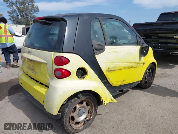 2010 Smart fortwo Pure z VIN WMEEJ3BA2AK365443, wystawiony jako IAAI lot #42293722 z przebiegiem 88 076 mil mil oraz . Historia ofert i sprzedaży dostępna na DreamBid. Obrazek 4.