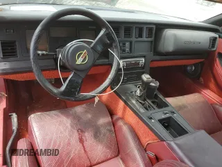 1984 Chevrolet Corvette z VIN 1G1AY0786E5125578, wystawiony jako Copart lot #58390705 z przebiegiem 79 392 mil mil oraz Czysty tytuł • Clean title. Historia ofert i sprzedaży dostępna na DreamBid. Obrazek 8.