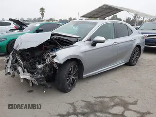 2019 Toyota Camry LE z VIN 4T1B11HK7KU713082, wystawiony jako IAAI lot #42151362 z przebiegiem 93 546 mil mil oraz . Historia ofert i sprzedaży dostępna na DreamBid. Obrazek 2.