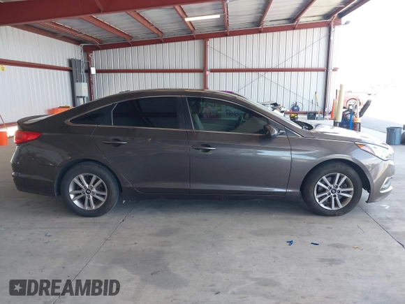 2016 Hyundai Sonata SE z VIN 5NPE24AF3GH372746, wystawiony jako IAAI lot #42343113 z przebiegiem 146 919 mil mil oraz . Historia ofert i sprzedaży dostępna na DreamBid. Obrazek 13.