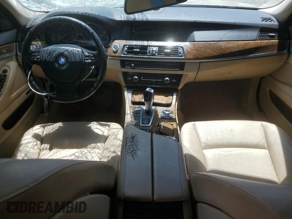 2012 BMW 5 Series 528i z VIN WBAXG5C59CDW85348, wystawiony jako Copart lot #57180545 z przebiegiem 135 725 mil mil oraz Szkoda całkowita • Salvage title. Historia ofert i sprzedaży dostępna na DreamBid. Obrazek 8.